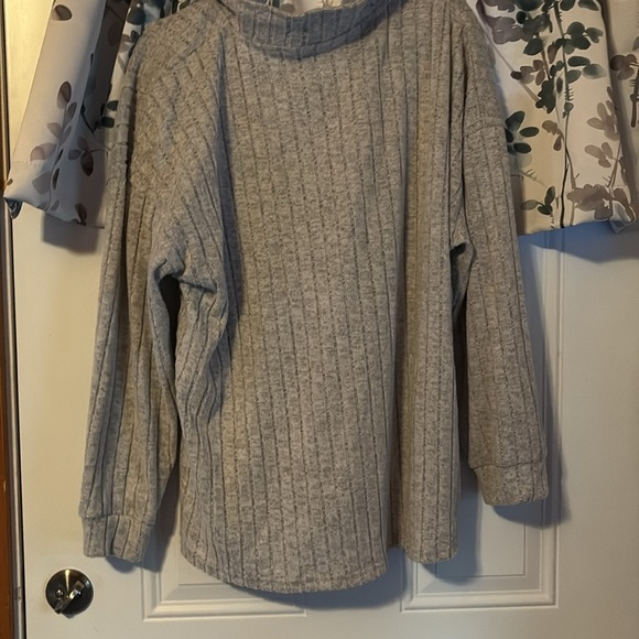 Cozy Gray Ribbed Sweater - Picture 2 of 2
